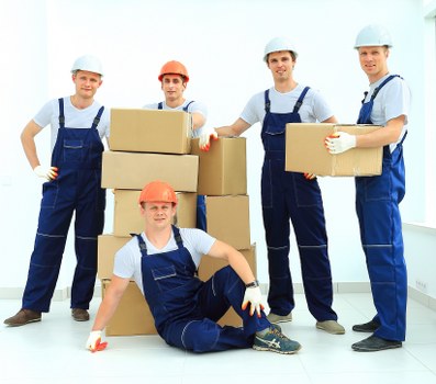 Moving crew handling access challenges during a Roehampton business move