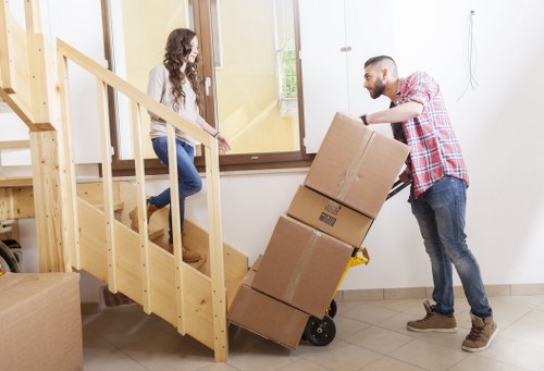 Low-carbon removal van loaded with furniture for a sustainable move